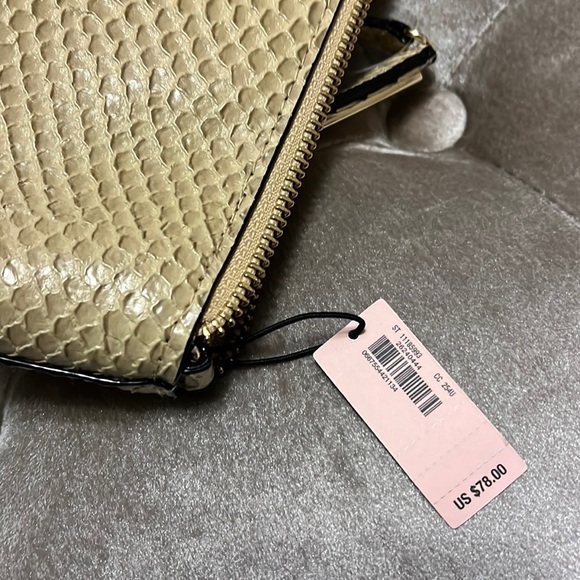 Victoria’s Secret tan reptile faux leather bag with gold hardware, mirror - Picture 6 of 12